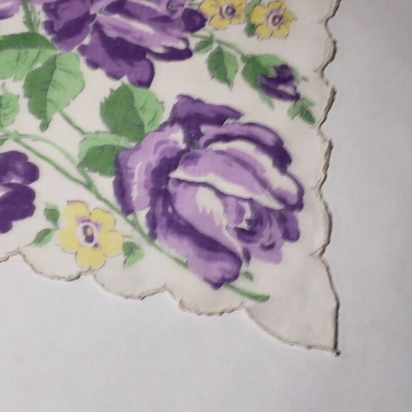 VTG HANKIE LG PURPLE FLOWERS GRAPHIC SCALLOPED EDGE POCKET SCARF BRIDAL WEDDING - Picture 3 of 12